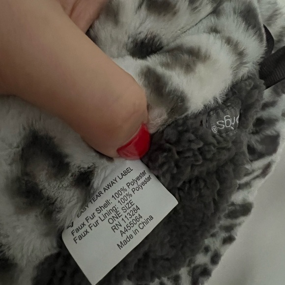 Sprigs PlushMello Faux Fur Bucket Hat Snow Leopard/Gray - Picture 6 of 6